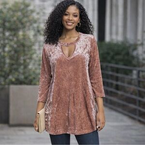 Bobeau Crushed Velvet Tunic Top Keyhole Plunge V-Neck Size M Dusty Pink